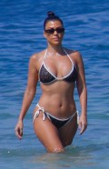 747x768, 71 KB, Kourtney_Kardashian_on_the_beach_in_Bali_Indonesia-01.jpg