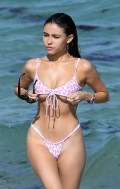 760x768, 75 KB, Madison_Beer_caught_by_paparazzi_at_a_beach_in_Miami_Florida_3.jpg