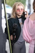 800x768, 76 KB, Chloe_Grace_Moretz_-_at_a_gas_station_inn_Beverly_Hills.jpg