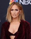 949x768, 106 KB, Jennifer_Lopez_at_2018_Billboard_Music_Awards-01.jpg