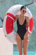 800x768, 69 KB, Kendall_Jenner_in_a_swimsuit_at_Eden-Roc_Hotel_in_Cannes-01.jpg