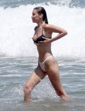 918x768, 89 KB, Bella_Hadid_in_a_bikini_at_the_beach_in_Thousand_Oaks-01.jpg