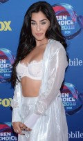 704x768, 89 KB, Lauren_Jauregui_at_Teen_Choice_Awards_2018_in_Inglewood-01.jpg