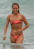 852x768, 100 KB, Sailor_Brinkley_Cook_-_on_the_beach_in_Miami.jpg