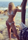 564x768, 78 KB, Lindsey_Vonn_-_Sports_Illustrated_Swimsuit_BTS_Sneak_Peek_2019.jpg