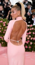 656x768, 61 KB, Hailey_Baldwin_2019_MET_Gala_in_NYC.jpg