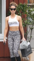 681x768, 113 KB, Kate_Beckinsale_shopping_at_the_Brentwood_Country_Market.jpg
