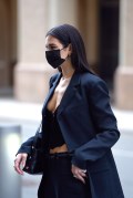 801x768, 51 KB, Dua_Lipa_sexy_in_a_tailored_black_outfit_wearign_a_mask_as_she_stepped_out_in_Manhattan-01.jpg