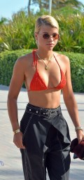 559x768, 71 KB, Sofia_Richie_in_a_red_bikini_top_at_the_beach.jpg