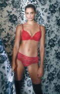768x768, 122 KB, Taylor_Hill_Victoria_Secret_Holiday_December_2021.jpg