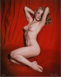 1024x768, 63 KB, Marilyn_Monroe__Tom_Kelley_Red_Velvet_Photoshoot_in_1949_-03.jpg