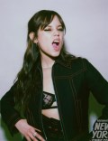 919x768, 67 KB, Jenna_Ortega_Emily_Soto_for_Entertainment_Weekly_at_New_York_Comic_Con_1.jpg