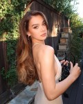 960x768, 137 KB, Hailee_Steinfeld_Miu_Miu_Summer_Club_event_photoshoot_July_2023_1.jpg