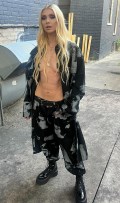 707x768, 130 KB, taylor_momsen_abtastic_-01.jpg