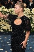 800x768, 119 KB, Sydney_Sweeney_2025_MET_Gala_In_NY_2.jpg
