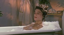Angela Molina nude in Una mujer bajo la lluvia