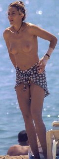 Elsa Anka nude in topless at the beach