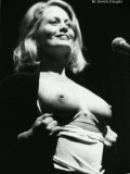 Beverly D'Angelo nude in flashing boobs
