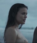 Adriana Ugarte nude in Palmeras en la nieve