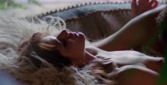 Agostina Belli nude in Giornata nera per l'ariete
