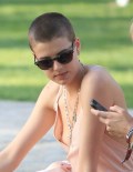 Agyness Deyn nude in Nip slip