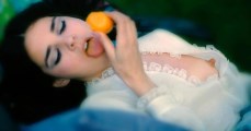 Ali MacGraw nude in photo shoot
