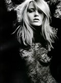 Anna Jagodzinska in Vogue JP