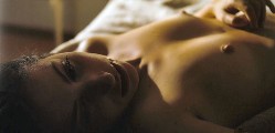 Anna Sigalevitch nude in Assis,debout,couché 