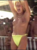Bea Fiedler nude in Blu elettrico