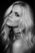 Brooklyn Decker nude in nude photo shoot