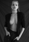 Daphne Groeneveld nude in photo shoot