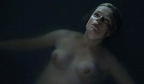 Elina Knihtila nude in Haarautuvan rakkauden talo