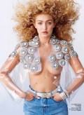 Gigi Hadid nude in V