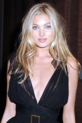 Elsa Hosk in Paparazzi
