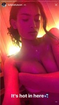 Kelly Gale in Instagram