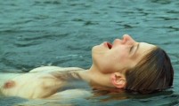 Jördis Triebel nude in Ein guter Sommer