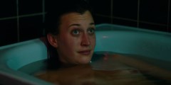 Julia Ragnarsson nude in Tva systrar
