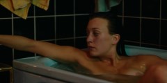 Julia Ragnarsson nude in Tva systrar