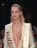 Karolina Kurkova nude in catwalk oops