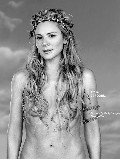 Kim Cattrall nude in photo shoot