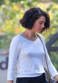 Margaret Qualley in pokies