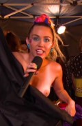 Miley Cyrus nude in MTV Video Music Awards 