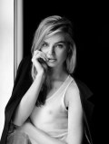 Milou Sluis in photo shoot