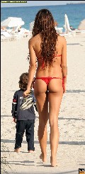 Nina Moric in bikini