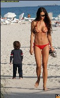 Nina Moric in bikini