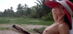 Rene Russo nude in The Thomas Crown Affair