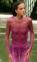 Suzy Dyson in Jouet, Le