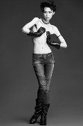 Tao Okamoto in Valveat