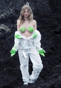 Valerie van der Graaf nude in Crom