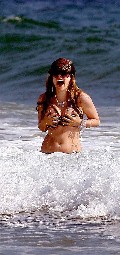Avril Lavigne in bikini